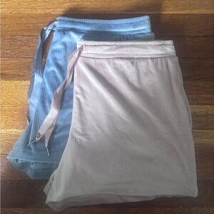 Set of 2- velour shorts